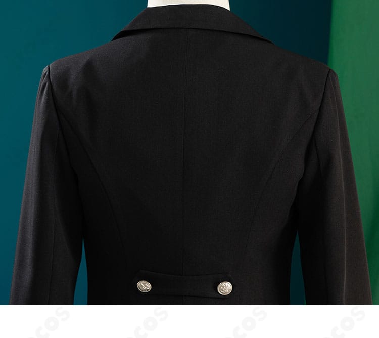 背面装飾と縫製のクローズアップ。細部までこだわった丁寧な仕上げ。