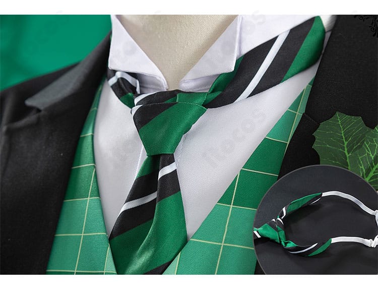 黒執事 寄宿学校編 ネクタイ装飾のクローズアップ。上品なアクセントが胸元を引き締めます。