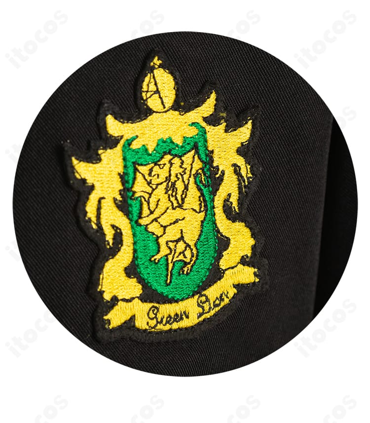 ハーマン・グリーンヒル 衣装のアイコン装飾アップ。丁寧な意匠でクラシックな雰囲気を再現。