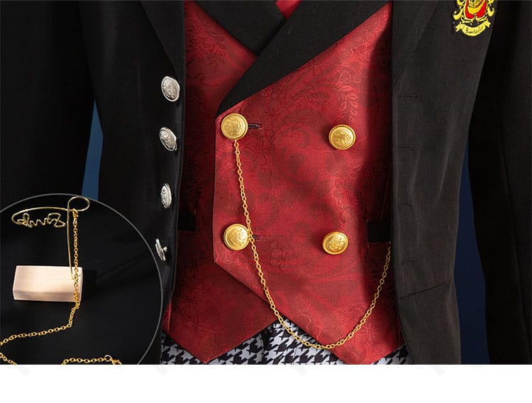 衣襟装飾のディテール。寄宿学校編のフォーマル感を強調