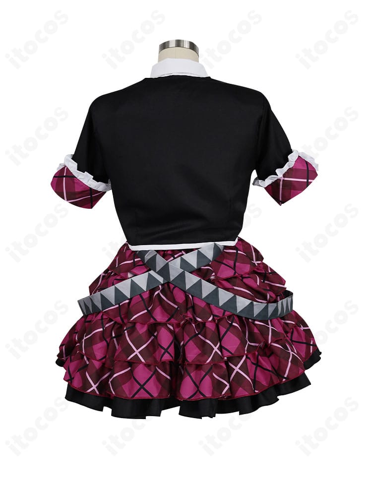 初音ミク Leo/needアイドル衣装の背面写真。背中の切り替えやスカートのフレア感、小物の配置がわかるショット。