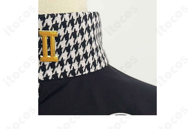 鳴上悠 コスプレ衣装の襟元ディテール。襟のカーブ、ボタン、パイピングの見え方を確認。