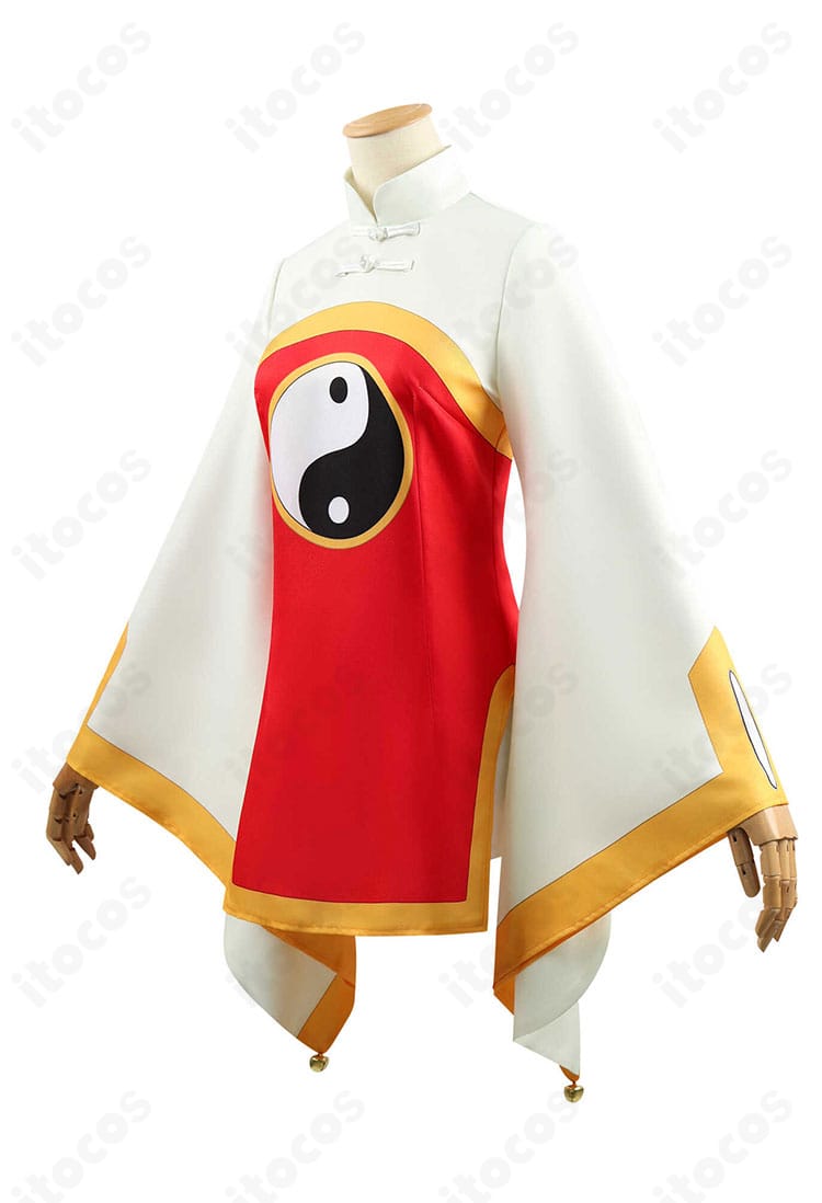 カードキャプターさくら 李苺鈴コスプレ衣装の側面。中国拳法スタイルのシルエットと可動域を確認。