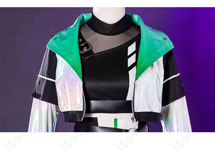 サイバーパンクデッドボーイ衣装の上衣装装飾アップ。胸元から肩周りの意匠を詳細に撮影。