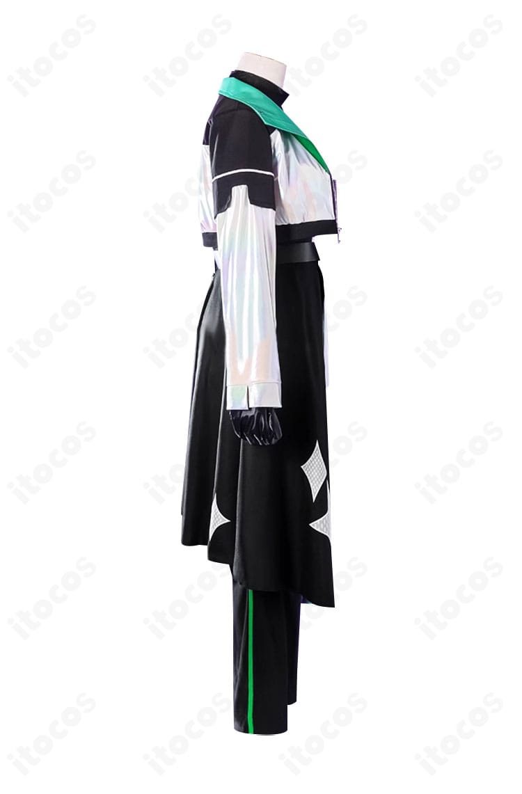 サイバーパンクデッドボーイ衣装の右側装飾アップ。ストラップや金具のディテールを強調した写真。