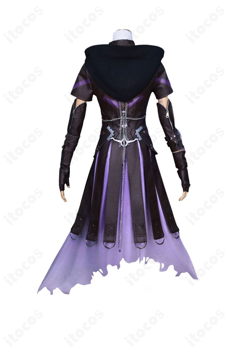 恋と深空『闇夜の潜行』戦闘服コスプレの背面全体。背面ラインワークと刺繍ディテールを確認できる画像