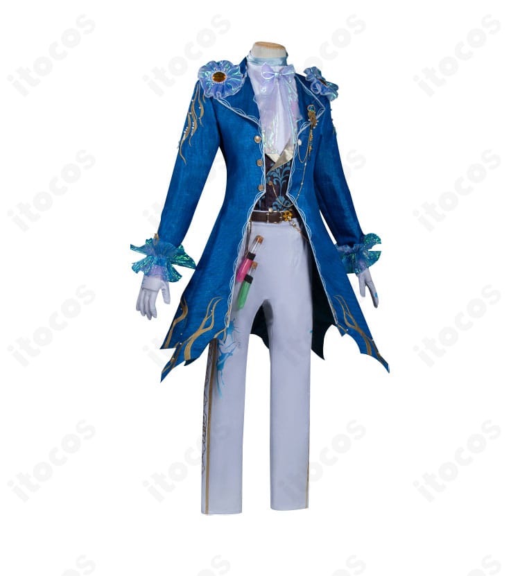 左側面からの衣装写真。袖飾りやコートのラインが分かる構図