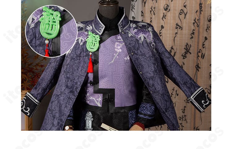 衣襟まわりの豪華装飾ディテール。縁取りと金具の仕上げが際立つ。