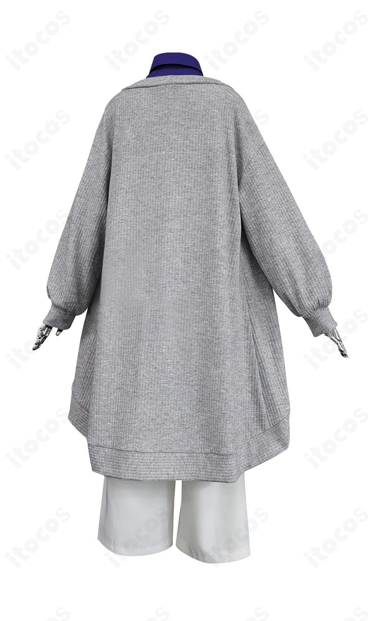 背面ビュー：コートの背面ラインとベルト配置を示した『VVS』衣装の後ろ姿。