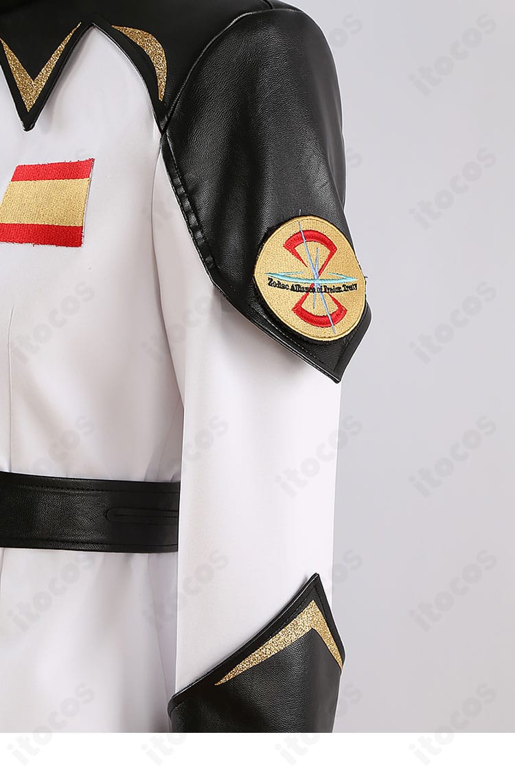 イザーク・ジュール軍服コスの左肩装飾アップ。肩章の形状と縁取りの仕上げがわかるディテール画像。