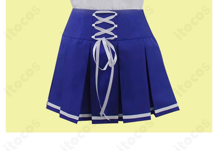 夏制服スカートの質感とプリーツの見え方を捉えたディテール。撮影時の陰影が映える仕上がり。