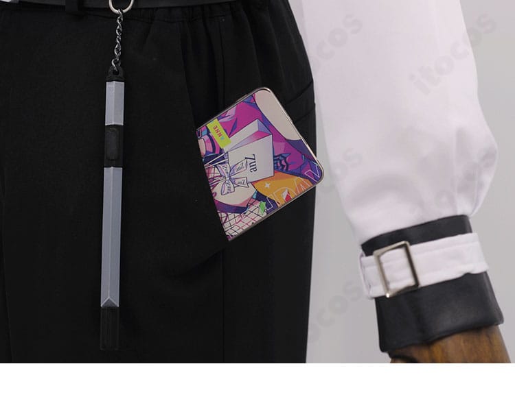 恋と深空 セイヤ コスプレ衣装のポケット詳細。実用性とデザイン性を両立した配置。