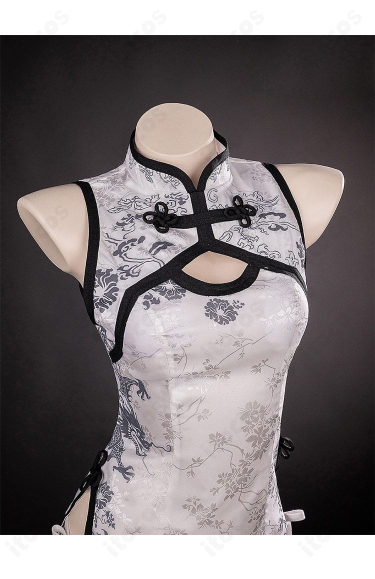 春日野穹コスプレ 衣装の装飾ディテール。花柄刺繍の質感と縁取りの仕上げが分かるクローズアップ。