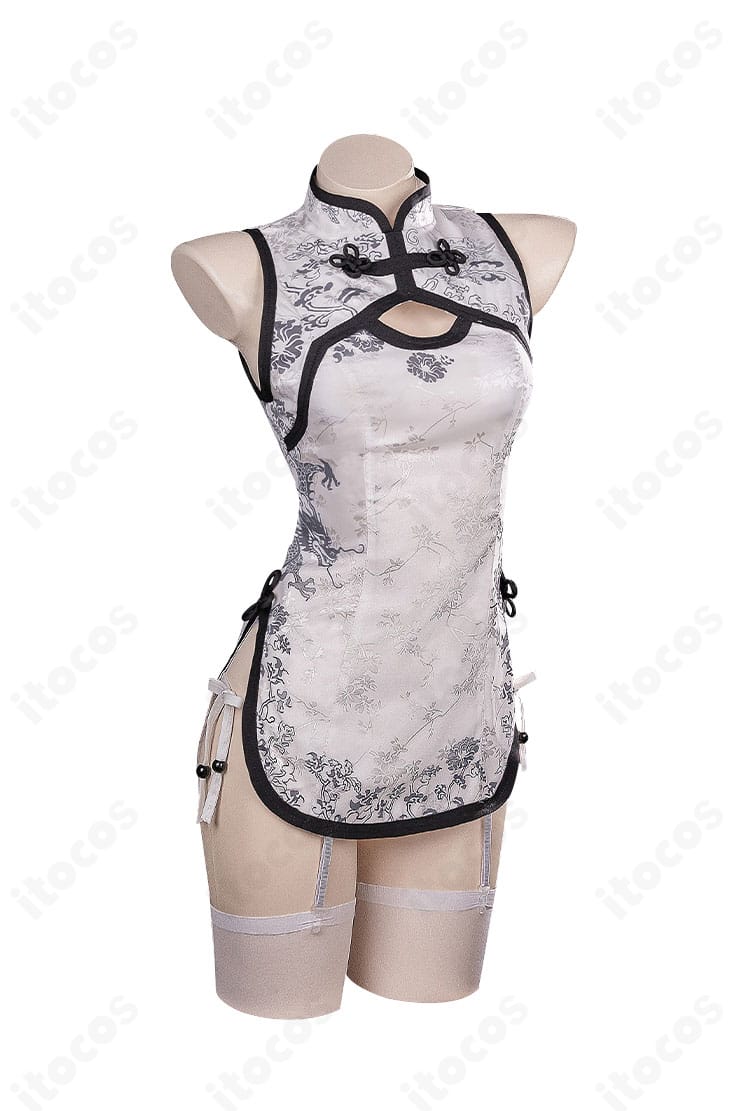 春日野穹のチャイナドレス衣装 正面全体。花柄刺繍とリボン、編み紐を再現した高再現コスチューム。