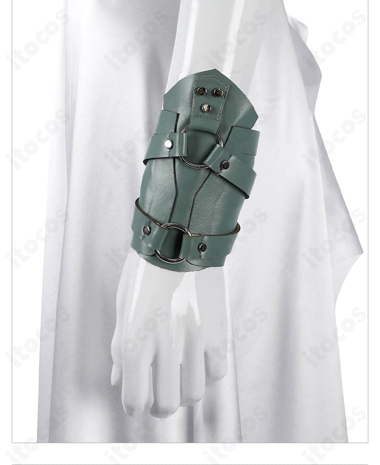 腕飾りのアップ。ティファ・ルーザ姫コスの豪華で繊細な腕アクセサリーの質感が分かる。