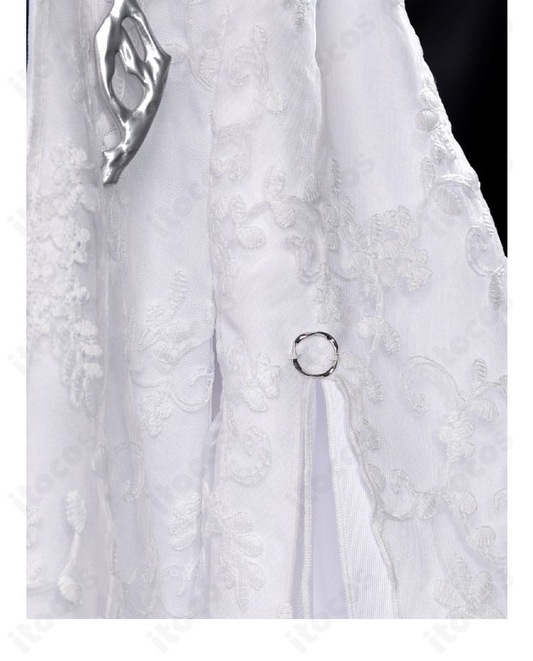 前胸の襟元と袖口装飾のディテール。装飾金具とパイピングの再現度を示す画像