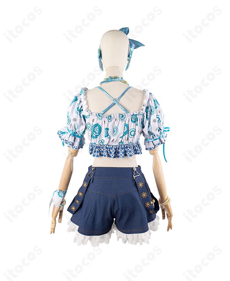 日野下花帆・乙宗梢「夏めきペイン」衣装の背面。バックスタイルのカッティングと装飾位置を示す。