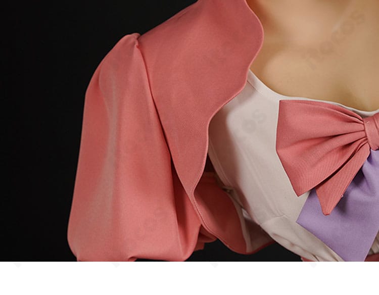 肩から袖にかけての装飾ディテール（フリルラインとリボン配置）