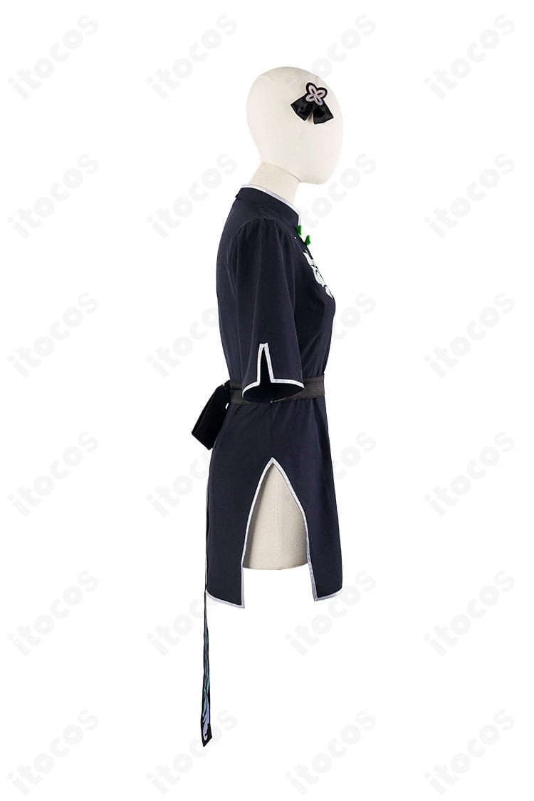 春原シュン（幼女）コスプレ衣装の右側装飾ディテール。ベルト端や装飾パーツの質感を強調。