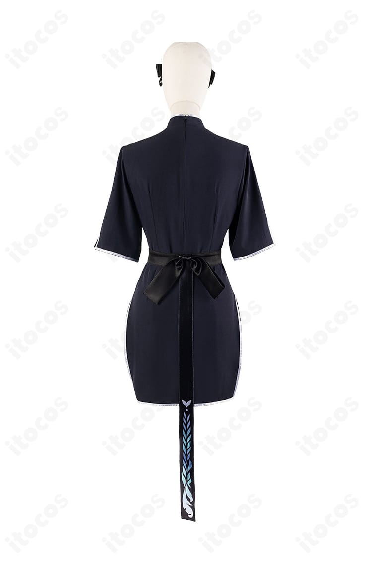 春原シュン（幼女）コスプレ衣装の背面。大きな背部蝶結びとシルエットの後ろ姿。