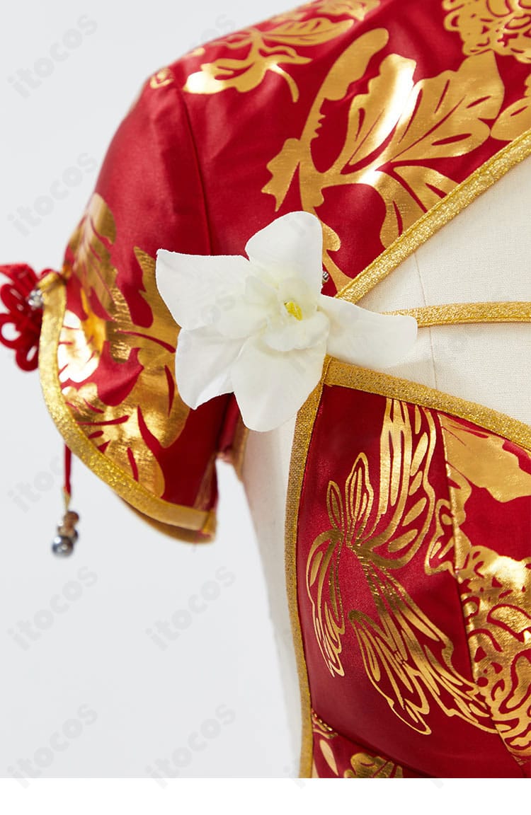 春麗コスプレ衣装 右肩装飾のクローズアップ。特徴的な肩意匠と縫製の仕上がりを確認。