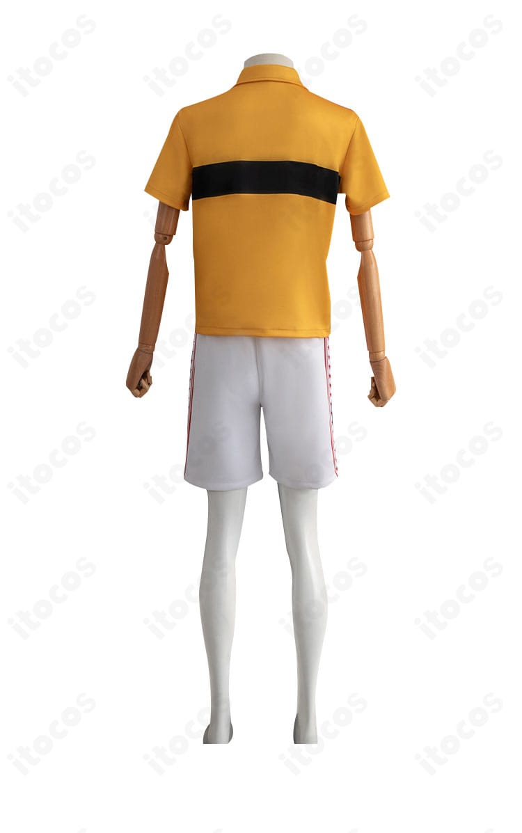 半袖トップス＋ショートパンツの背面コーデとロゴ配置