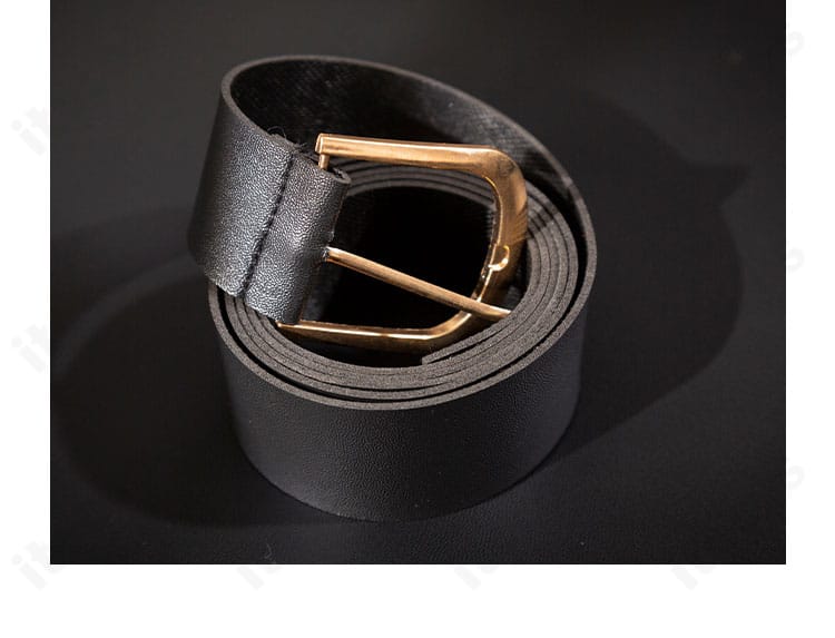 太宰治コスプレ衣装の腰帯部分クローズアップ。帯の幅、シルエット、固定感の見え方に焦点。