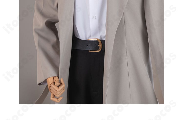 太宰治コスプレ衣装の腰帯・ベルト周辺。バックル形状と質感、ウエストラインの見え方を詳細に表示。