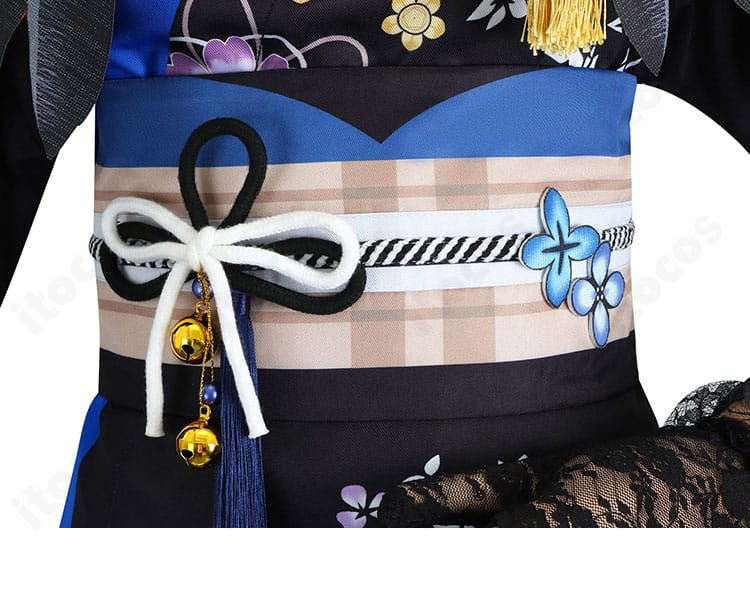 ネリッサ・レイヴンクロフト正月衣装の腰封装飾詳細。前後の意匠と重なりの表情。