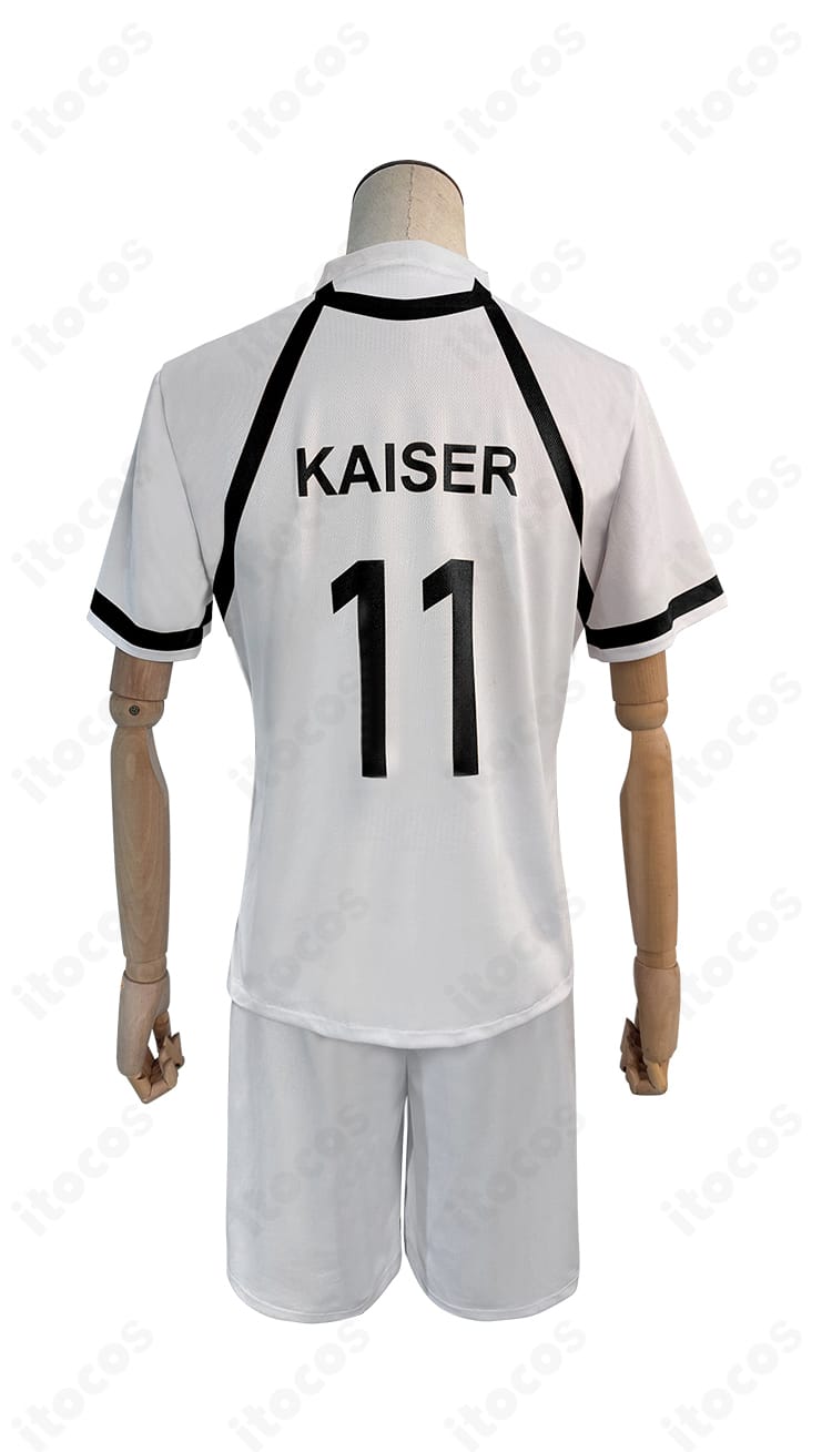 ブルーロック ミヒャエル・カイザーのコスプレ用ユニフォーム背面。背面のラインワークや切り替えまで精緻に再現したディテール。