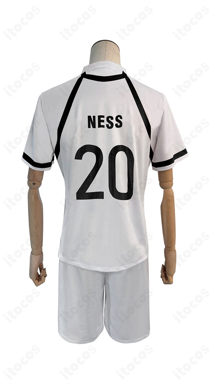 アレクシス・ネスのユニフォーム風コスプレ衣装 背面ディテール。背面ラインとシルエットがわかる角度で、生地の質感も確認可能。