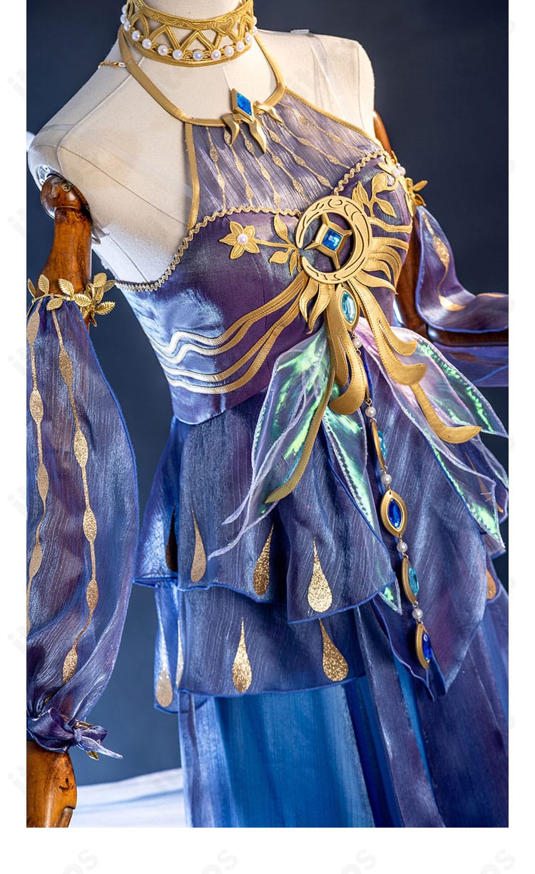 側面装飾のクローズアップ。立体パーツと生地切替の質感を表現。