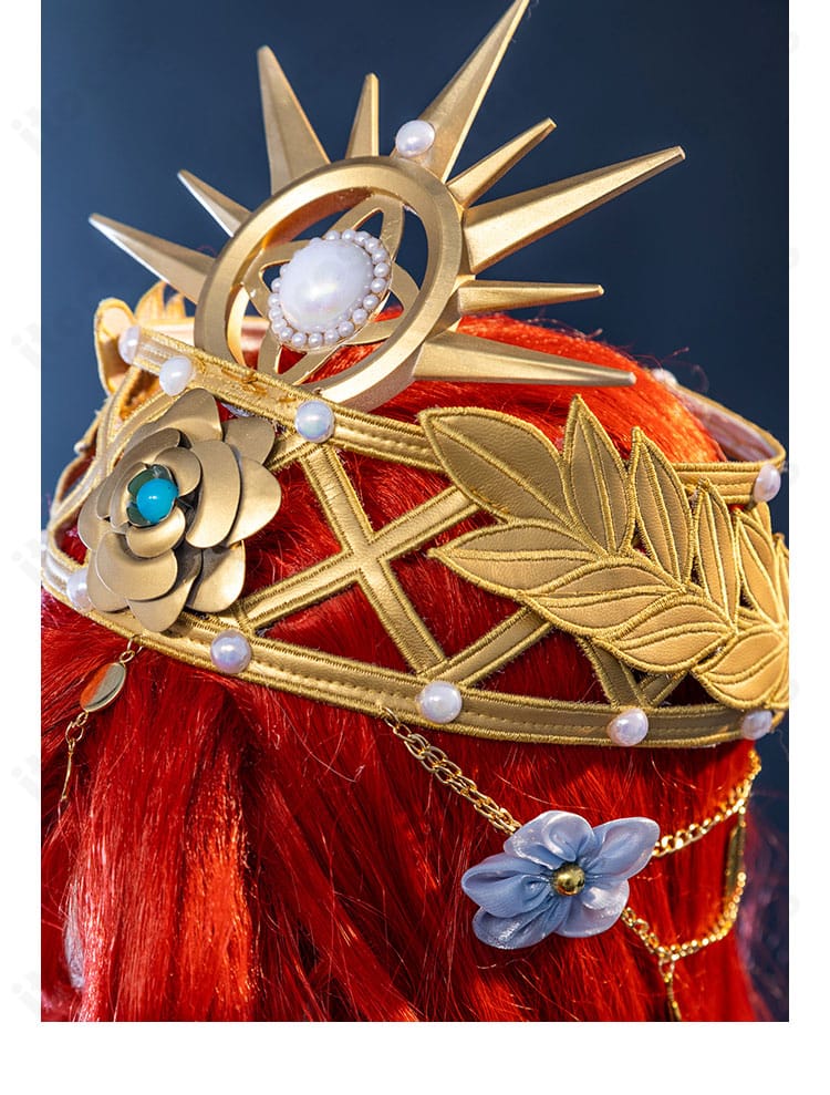 頭飾りの細部。モチーフと装飾ラインの緻密な造形を強調。