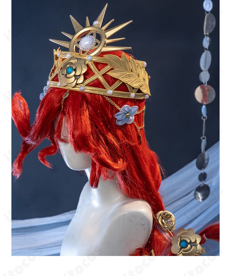 頭飾りクラウンの全体像。荘厳なクラウンがコーディネートの主役に。