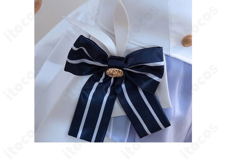 腰周り装飾のアップ。バランス良い配置で全体コーデを引き締める設計。