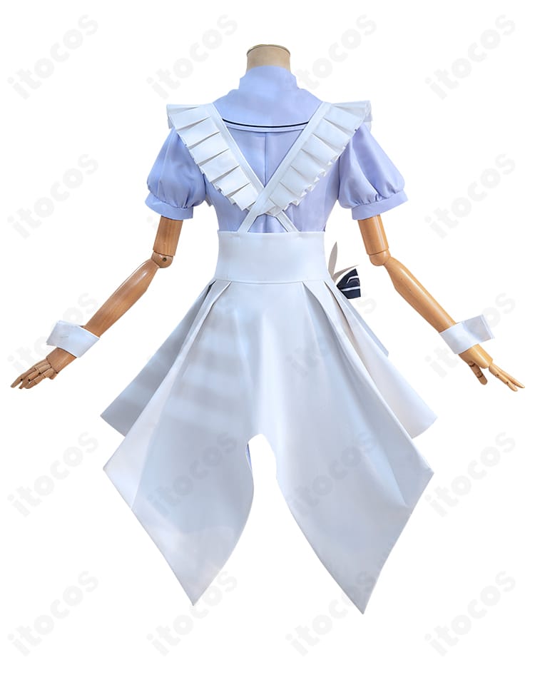 香風智乃コスプレの背面。後ろ姿のラインと装飾位置まで丁寧に再現。