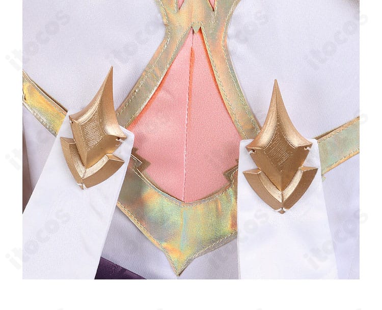 背部装飾の接写。後ろ姿の存在感を高める立体パーツを確認。