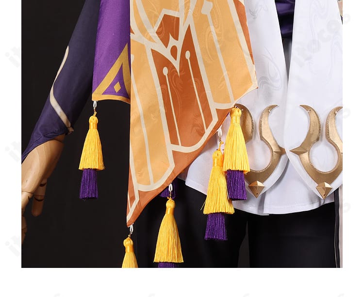 流れるフリンジ装飾の接写。動きに合わせて表情が変わる意匠。