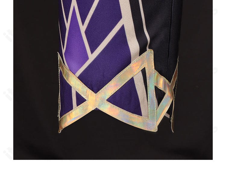 背部の羽翼モチーフ装飾。壮麗で幻想的な印象を与えるポイント。