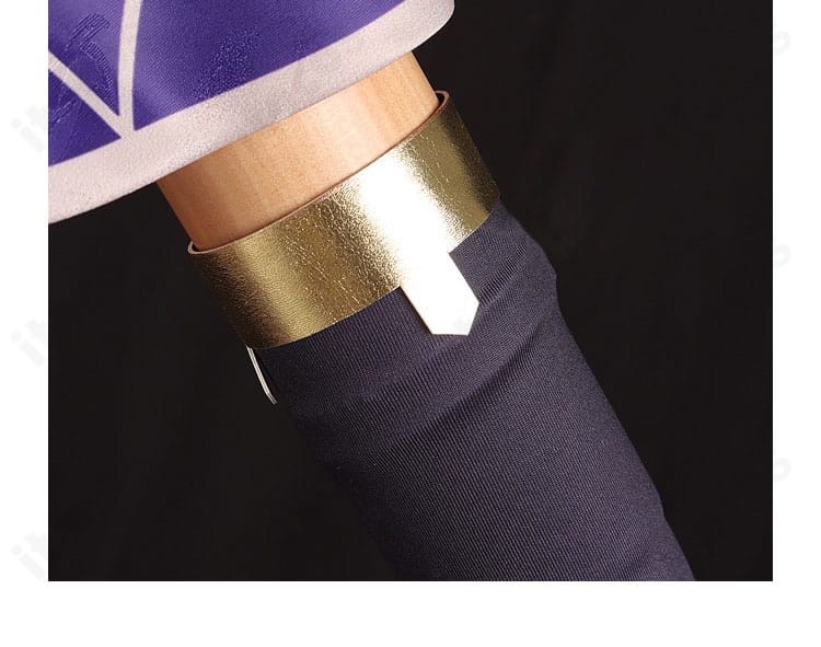 袖口の装飾細部。刺繍と縁取りが丁寧に仕上げられています。