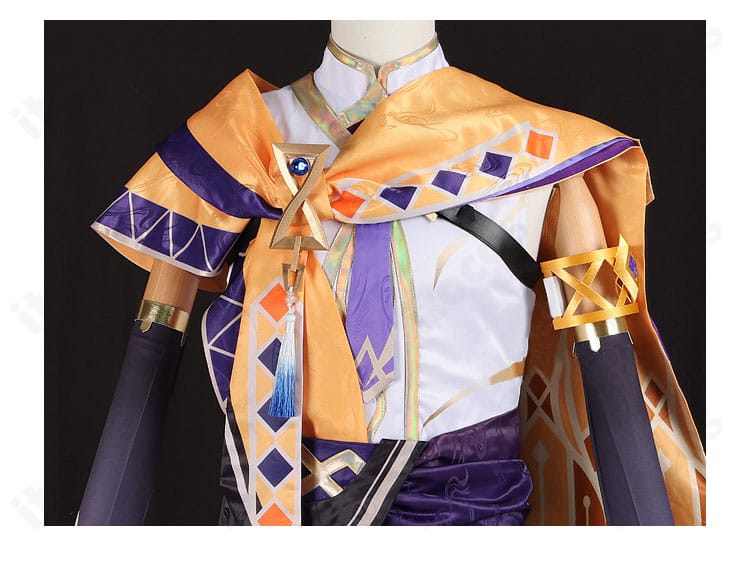 刺繍・装飾のクローズアップ。金属調パーツと刺繍の質感で高級感を演出。