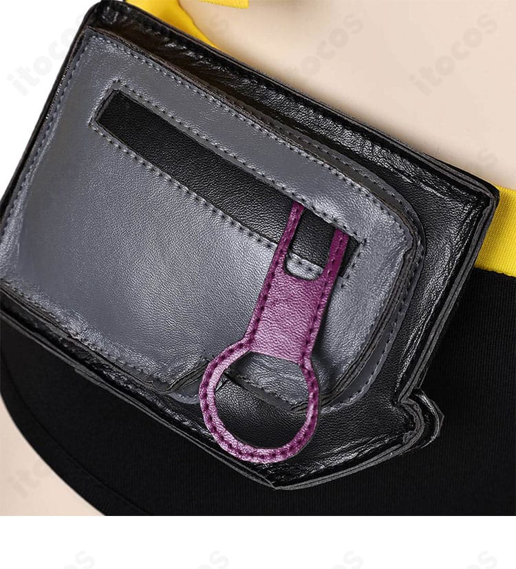 キルジョイ衣装のウエストポーチ詳細。形状と取り付け位置が分かる実物写真でキャラ性を表現。