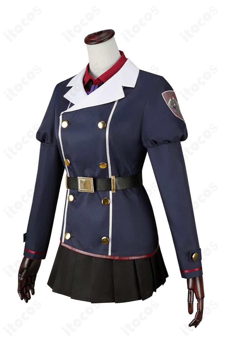 伊草ハルカ コスプレ衣装の側面。コートのシルエットラインとレイヤードのバランスが確認できるショット。