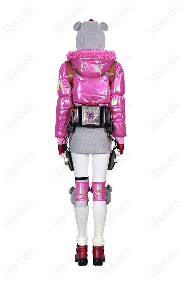 コスプレ衣装の背面。コートのドレープとベルト取り回し、背面装飾を示す写真。