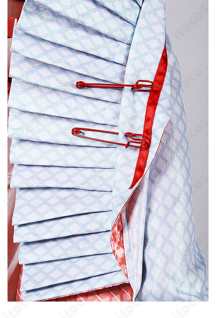 ビアンカ衣装の襟周辺装飾の別角度ディテール。ステッチと意匠を確認できる画像