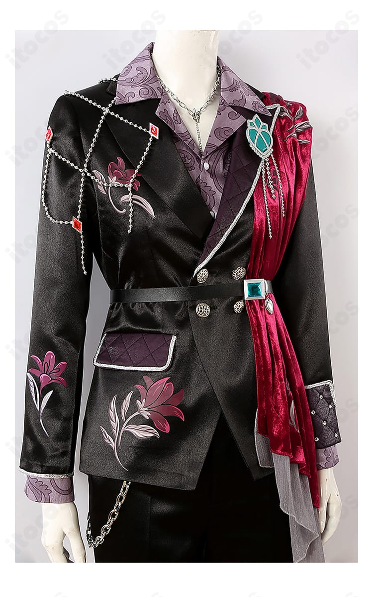 グルマンの香り コスプレ衣装の装飾ディテール。飾りチェーン・胸飾り・刺繍の質感が分かる近接画像