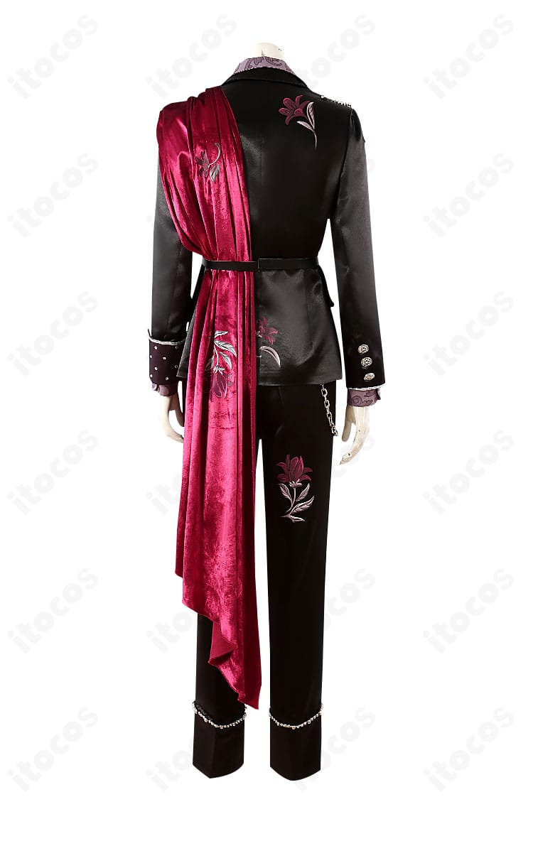 グルマンの香り コスプレ衣装の背面。コートの後ろ姿とショールの落ち感を再現した写真