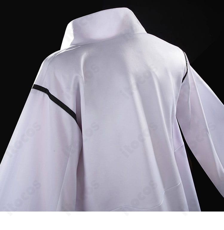 コート背面の装飾ディテール。エイプリルフール衣装ならではの背面意匠を拡大表示。