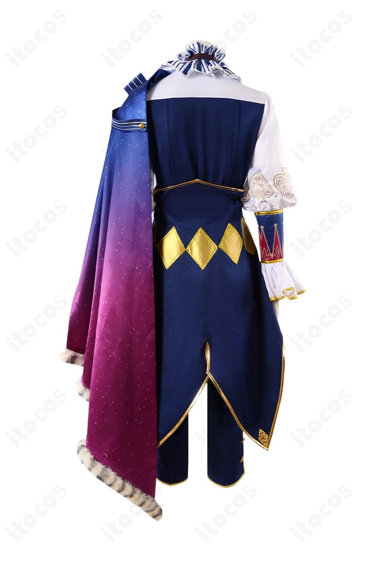 プロセカ 天馬司 コスプレ衣装の背面。マントのドレープと背面装飾の配置を詳細に示すバックショット。