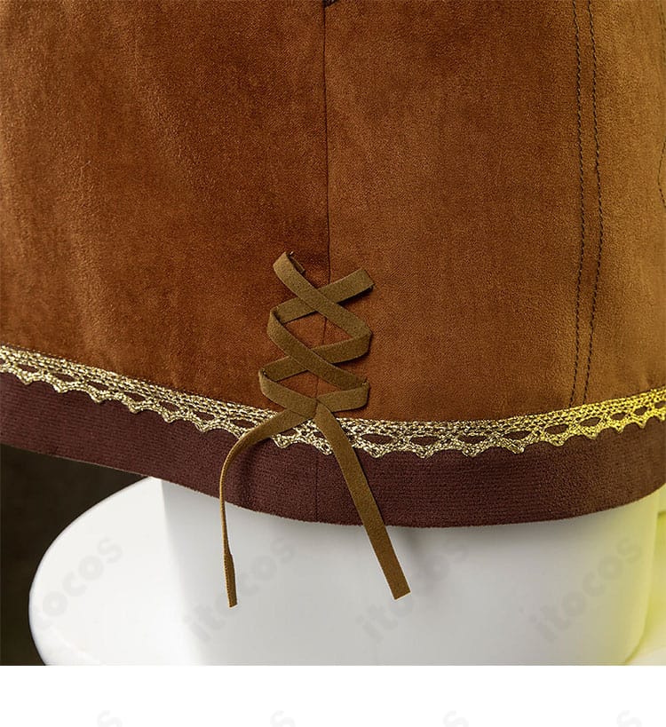 ティファ ウェスタンガイド姿コスプレ 裾周りの細ストラップ装飾ディテール